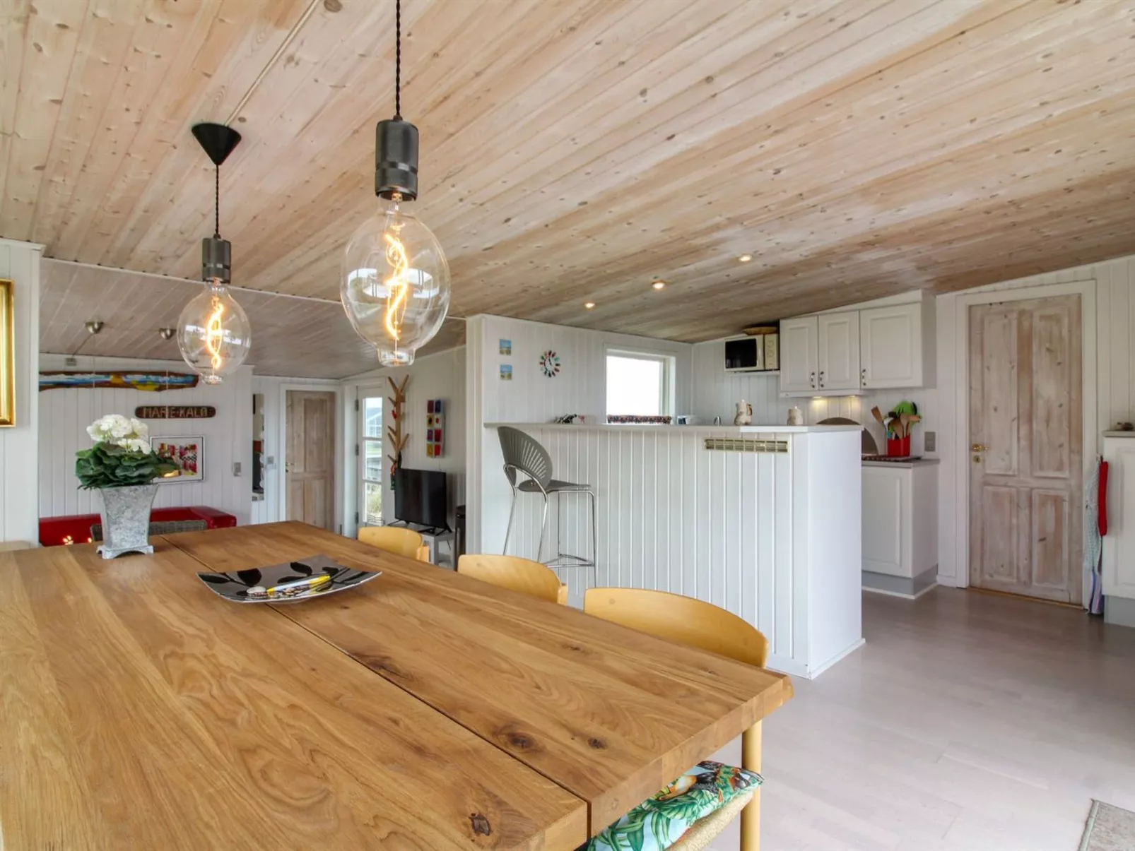 "Dyveke" - 220m from the sea-Binnen