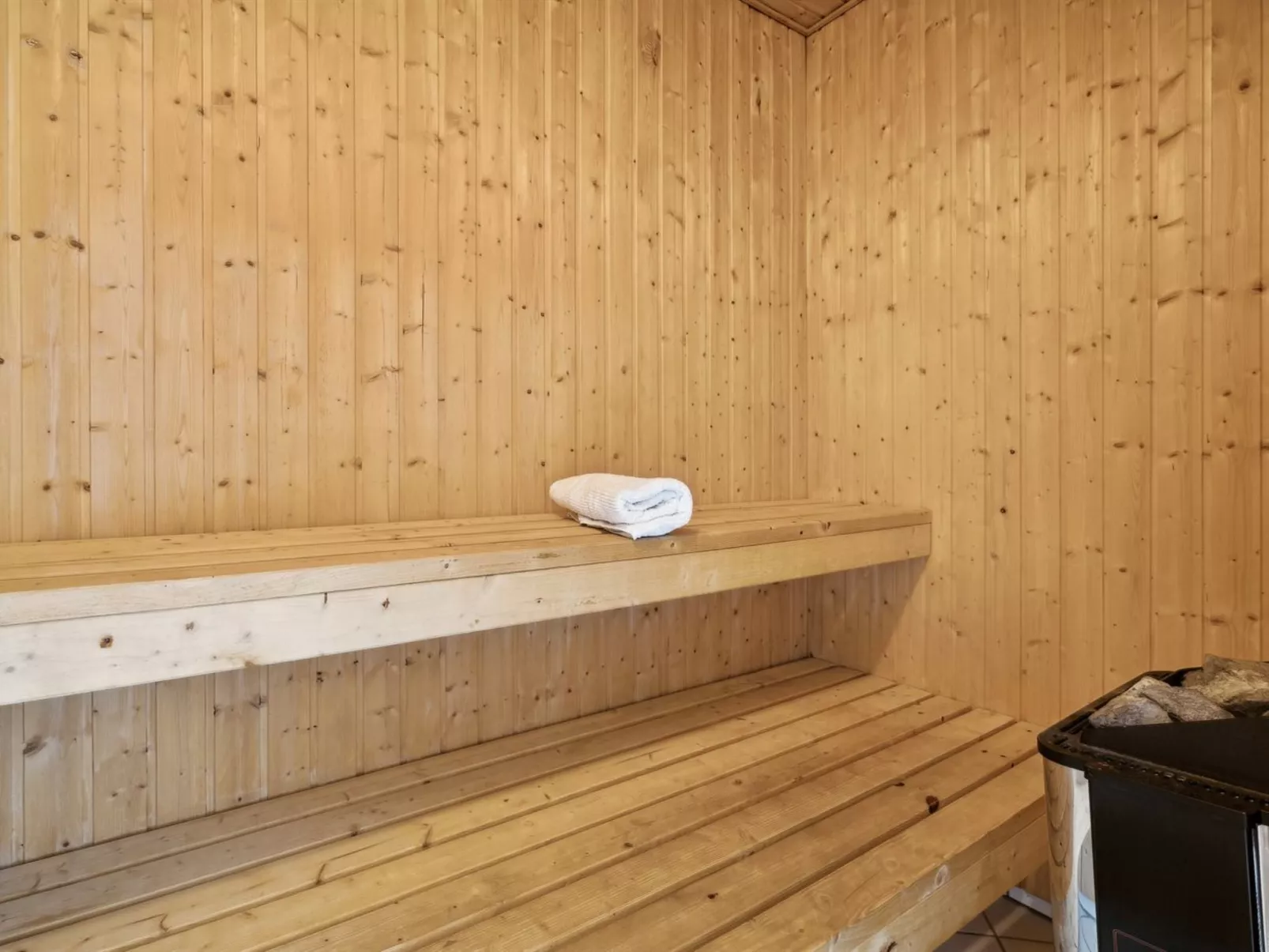 "Mari" - 400m from the sea-Binnen