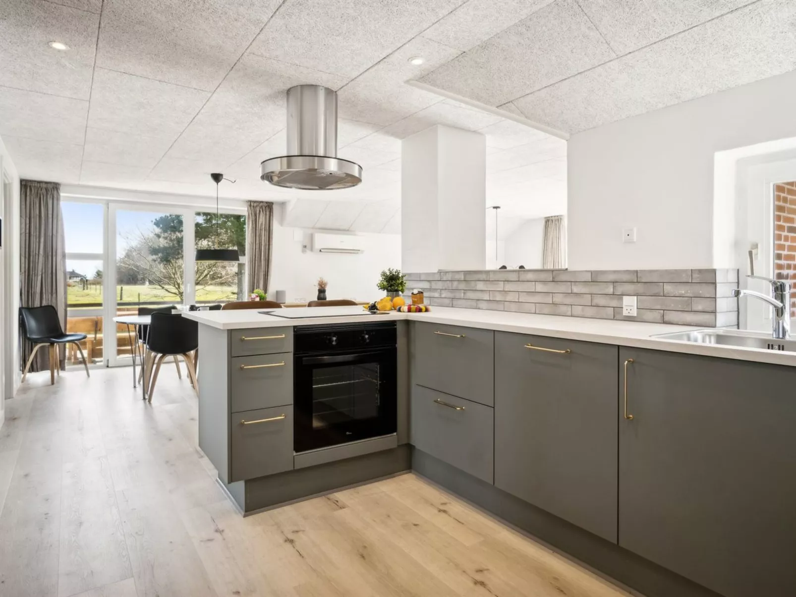 "Botulf" - 3.8km from the sea-Binnen