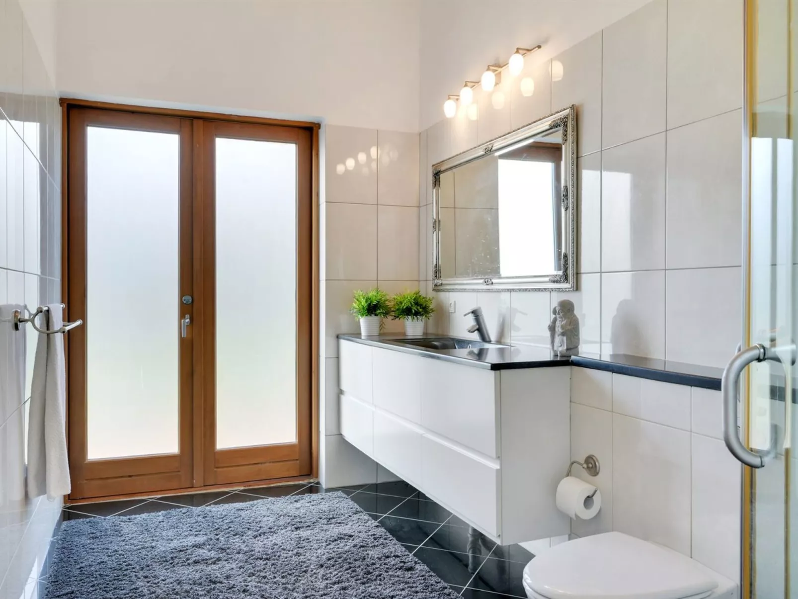 "Esta" -  from the sea-Binnen