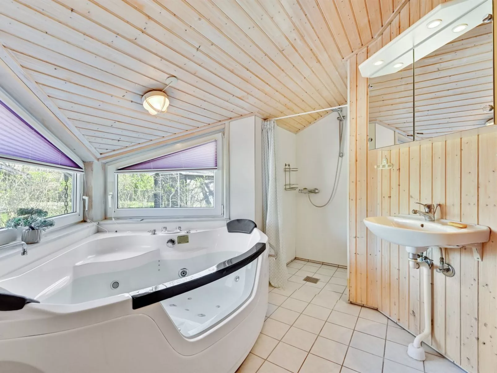 "Landuin" - 230m from the sea-Binnen