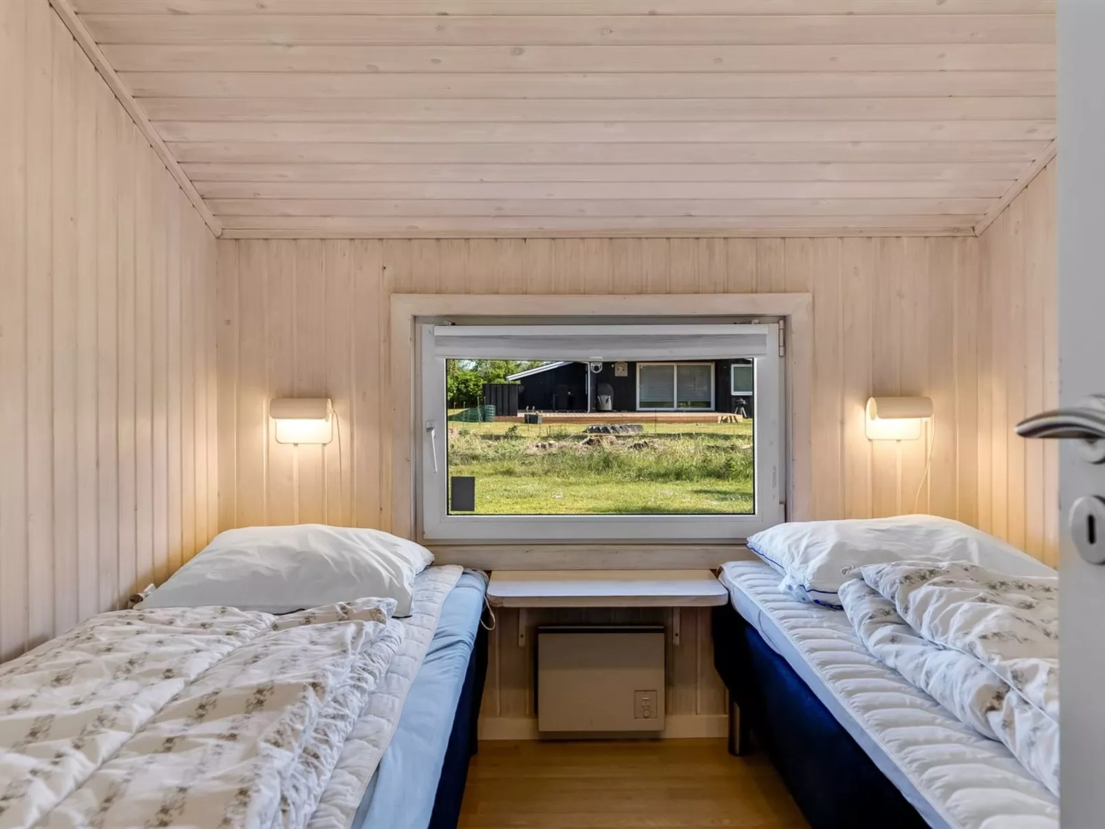 "Aponi" - 400m from the sea-Binnen