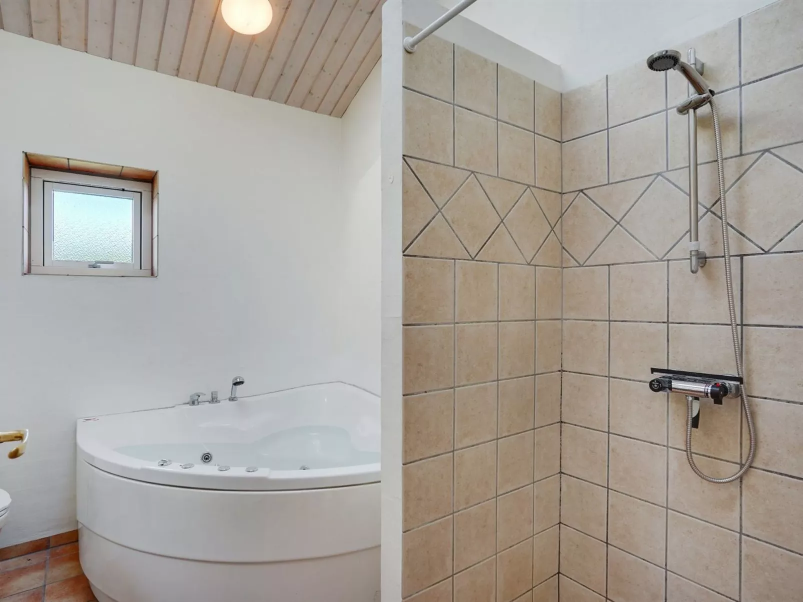 "Bitha" - 400m from the sea-Binnen