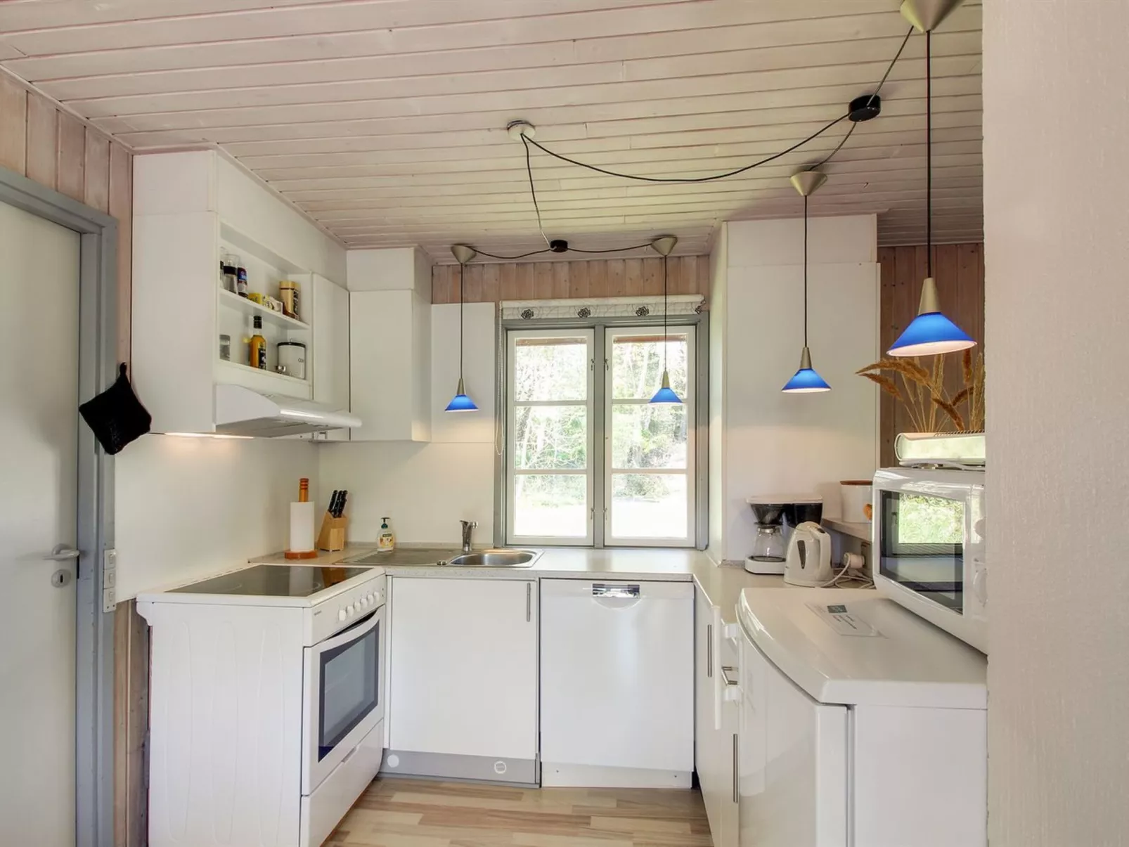 "Jose" - 300m from the sea-Binnen