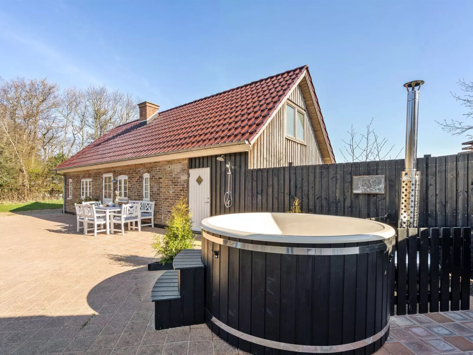 "Malene" - 700m to the fjord-Buiten