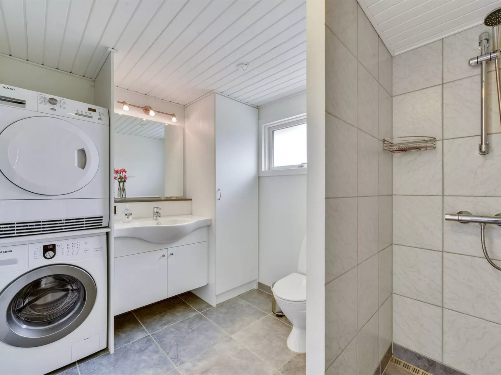 "Anabella" - 400m to the fjord-Binnen