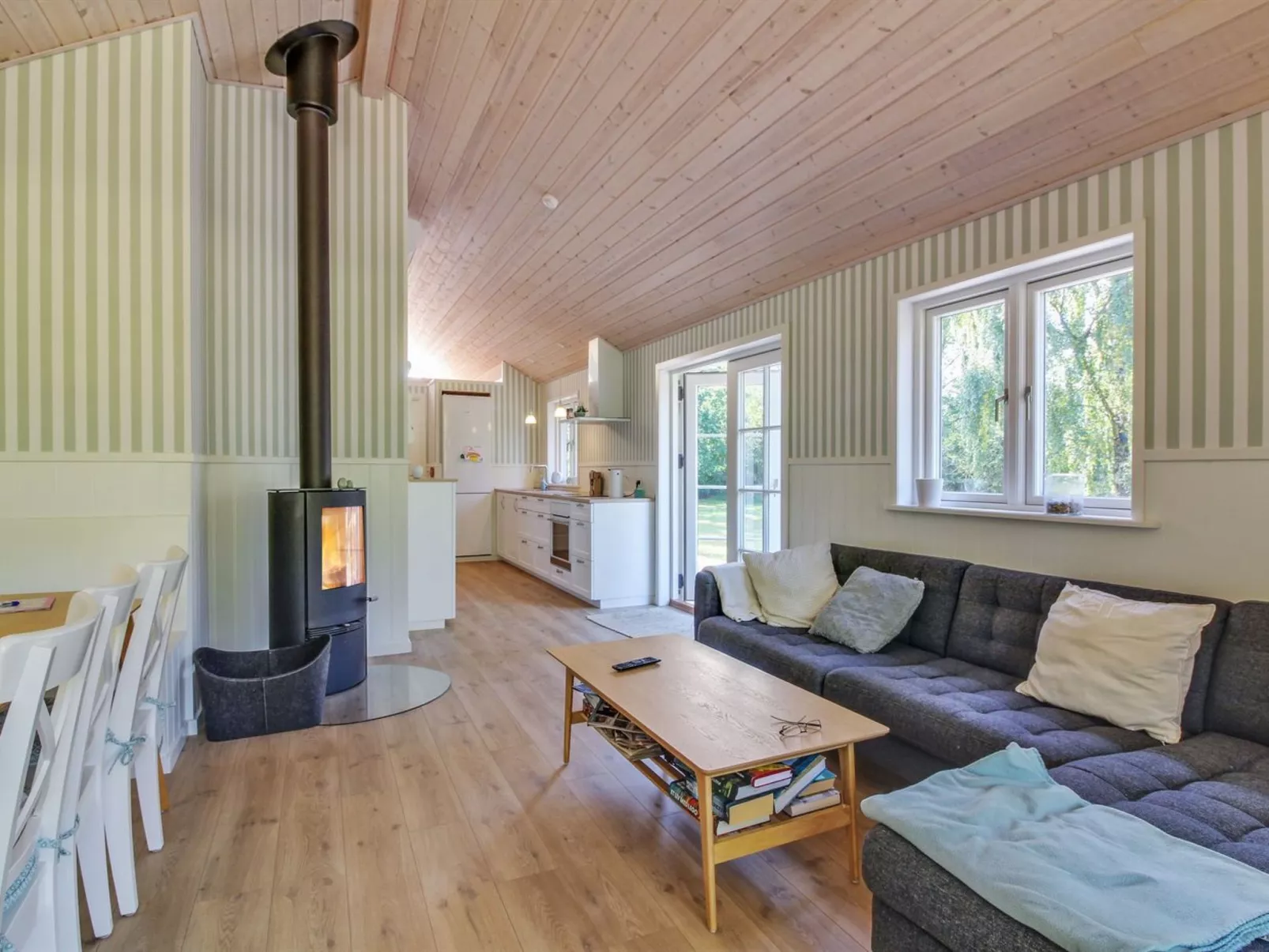 "Santtu" - 600m from the sea-Binnen