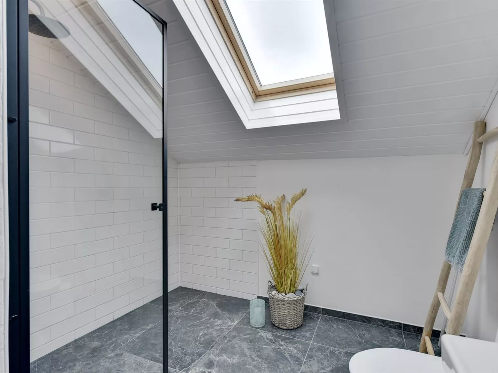 "Arvo" -  from the sea-Binnen