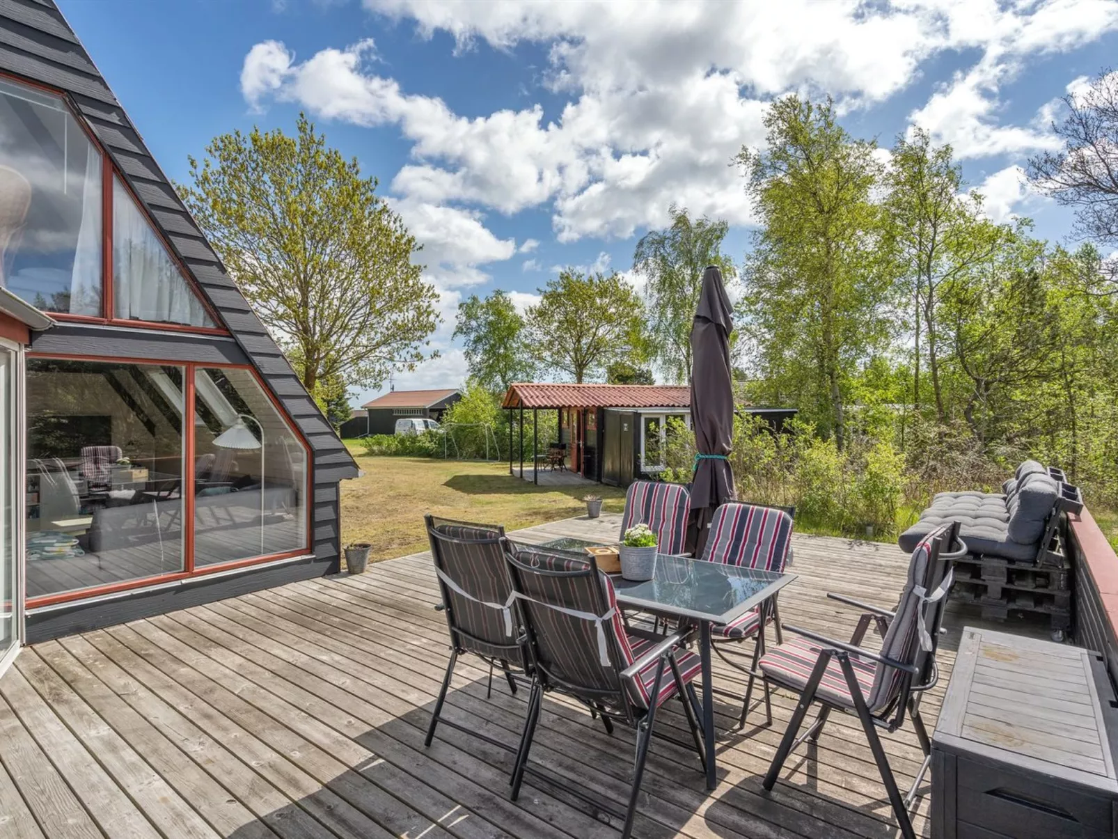 "Vladanka" -  from the sea-Buiten