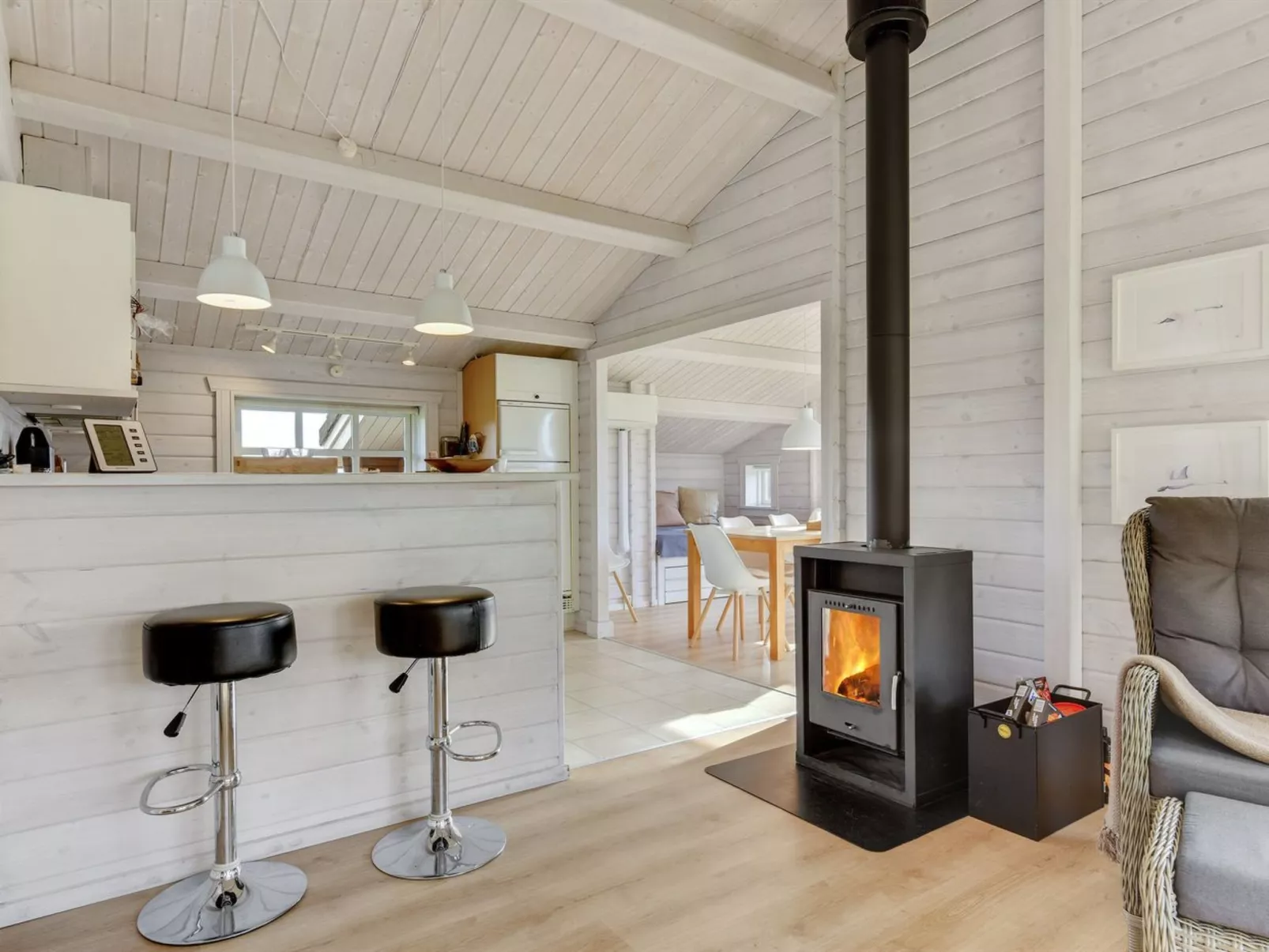 "Ruusu" - 300m from the sea-Binnen