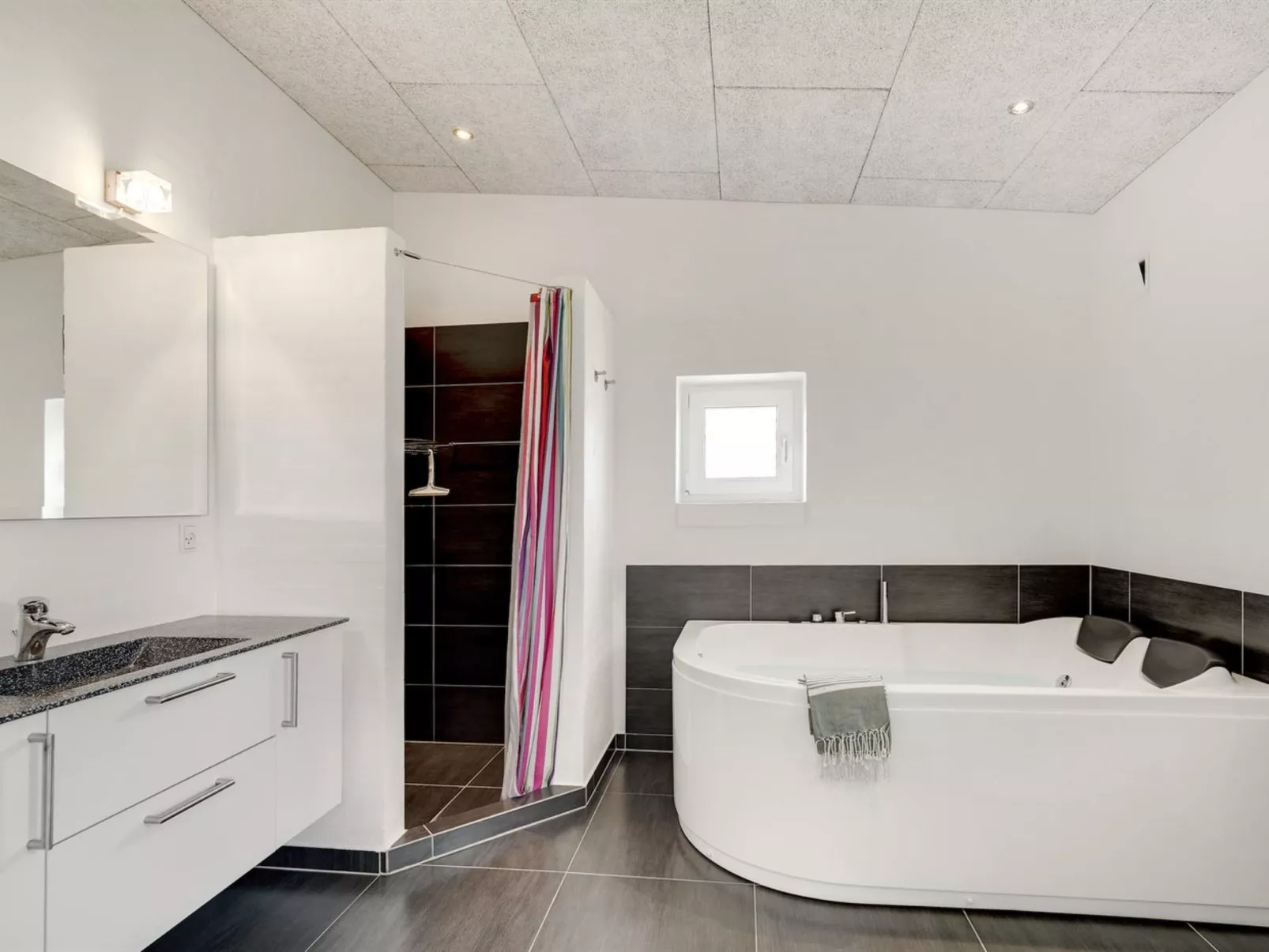 "Synthia" - 300m from the sea-Binnen