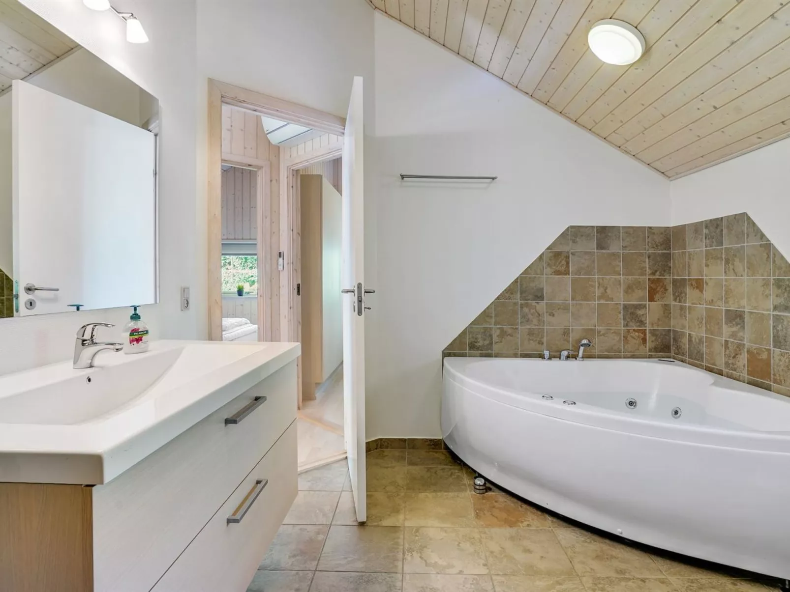 "Agved" - 1.5km from the sea-Binnen