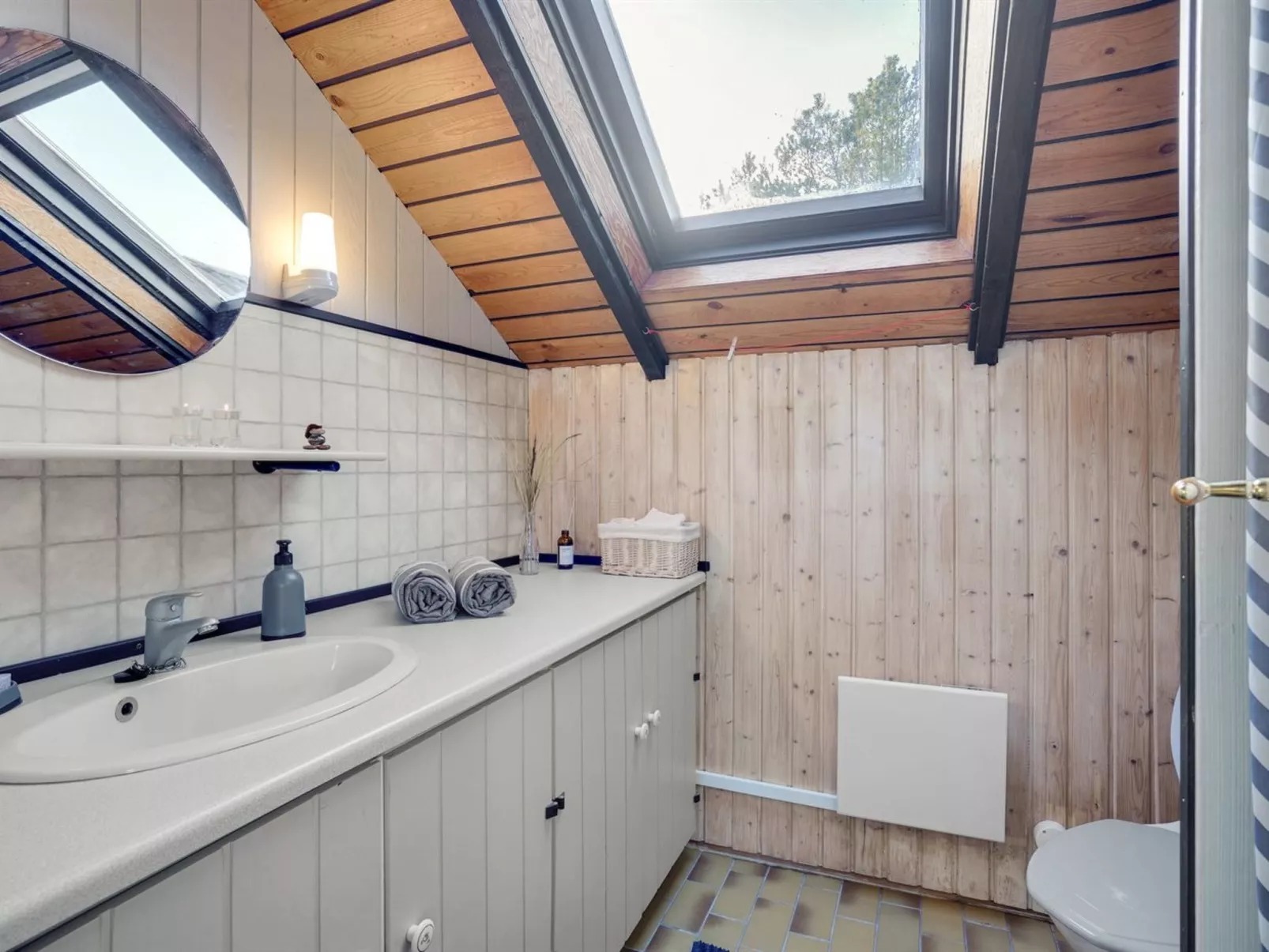 "Raita" - 350m to the fjord-Binnen