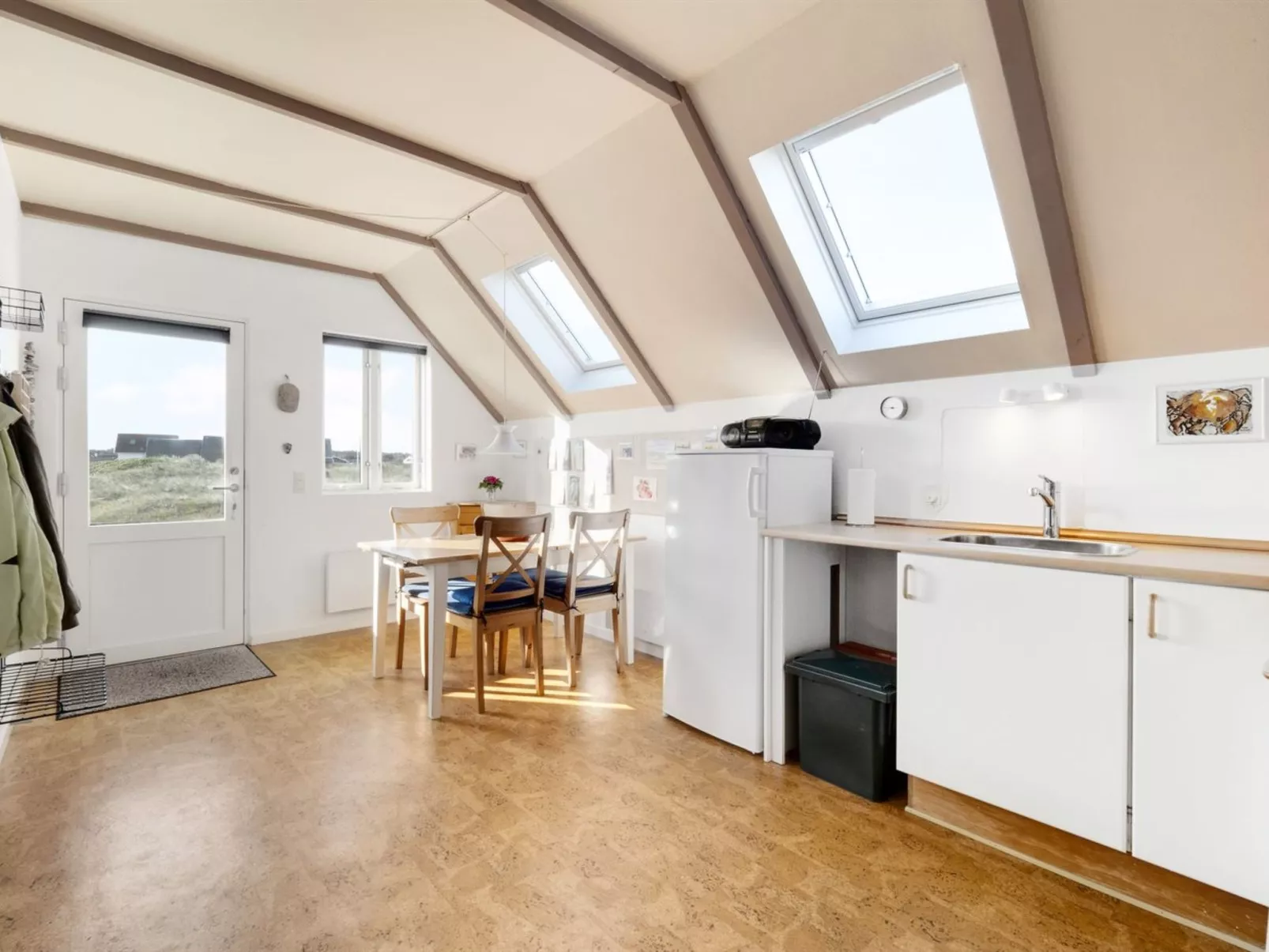 "Ebba" - 25m from the sea-Binnen