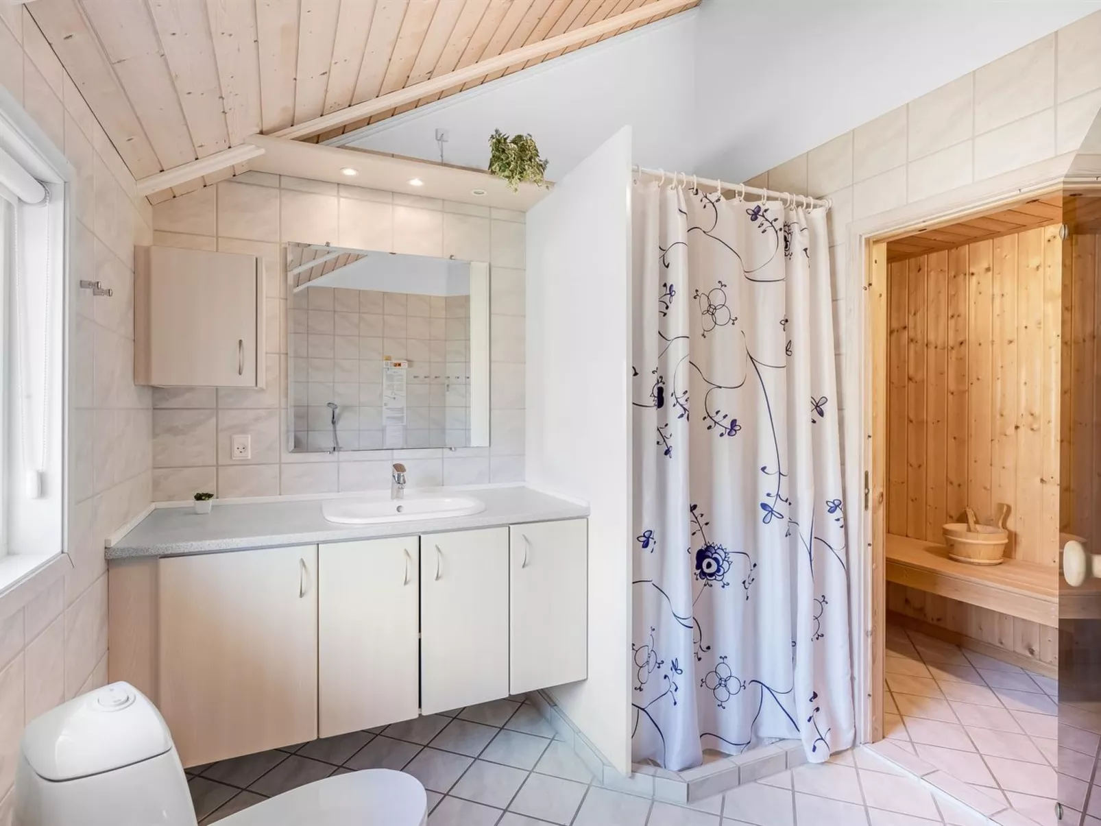 "Germaine" - 1.2km from the sea-Binnen