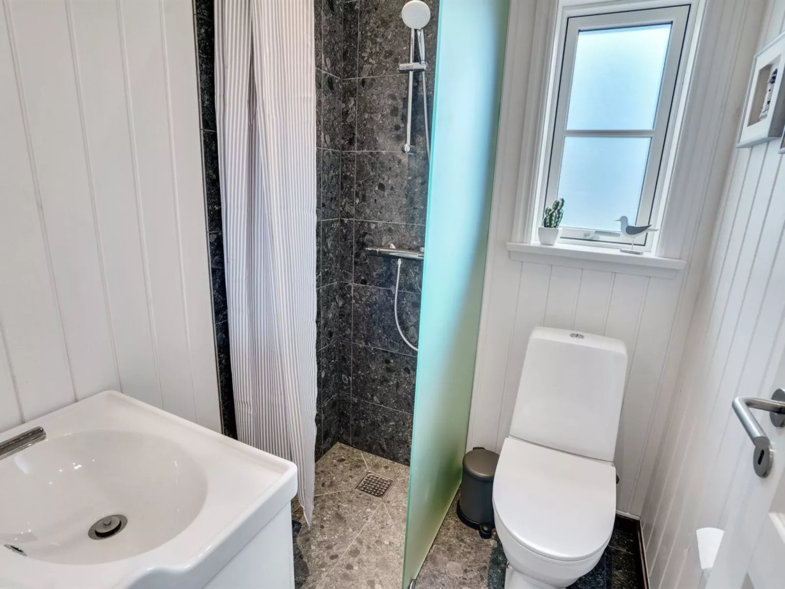 "Fido" - 300m from the sea-Binnen