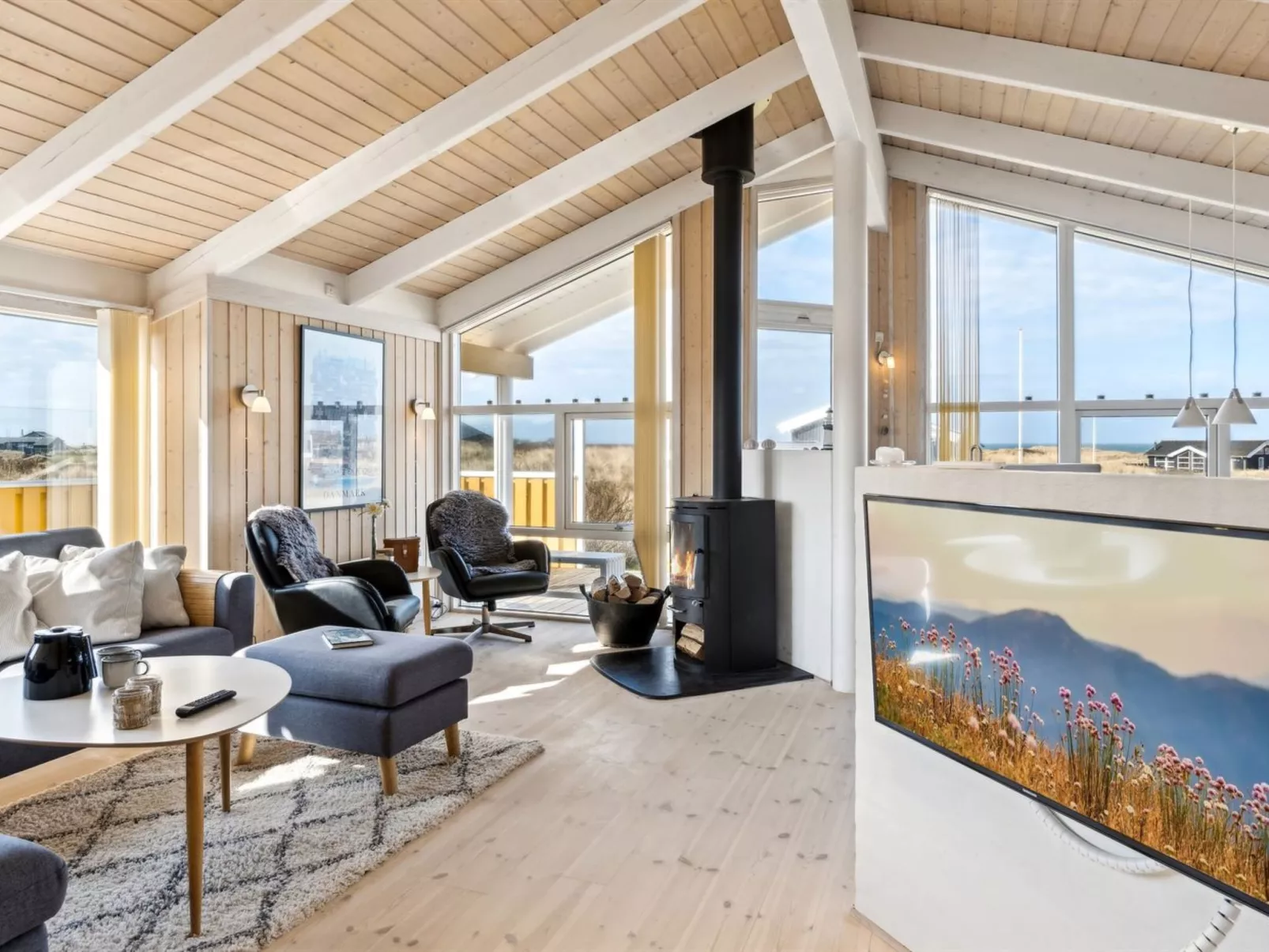 "Bjarni" - 239m from the sea-Binnen