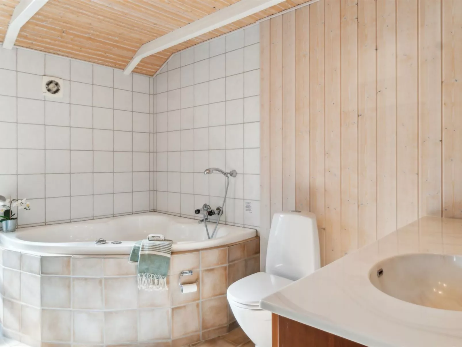 "Amola" - 1.6km from the sea-Binnen