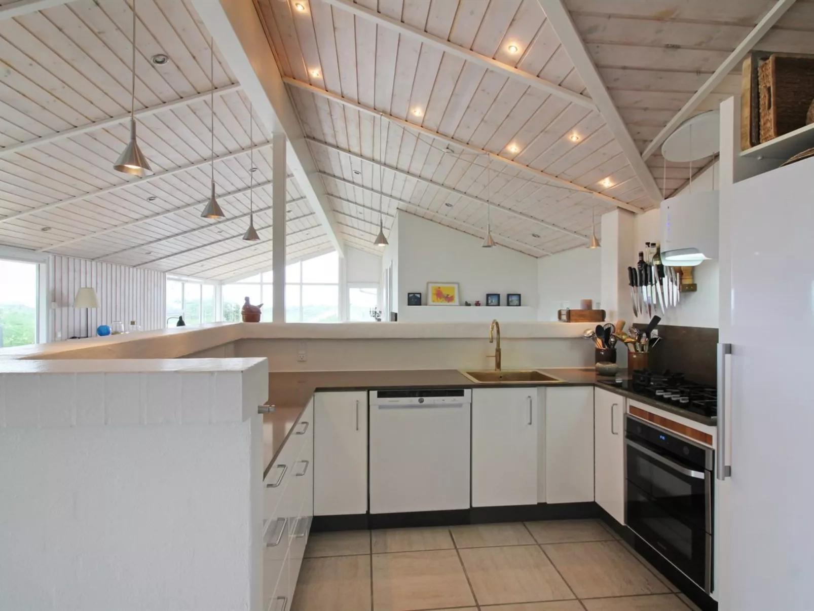 "Aella" - 150m from the sea-Binnen