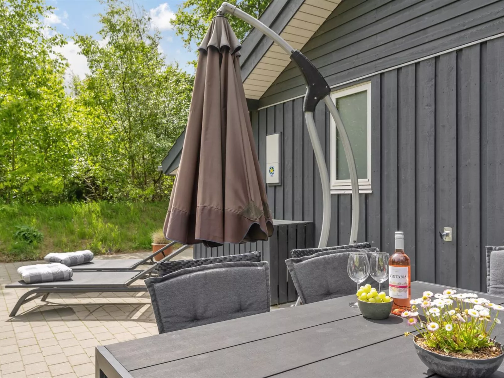 "Elevine" - 300m to the fjord-Buiten