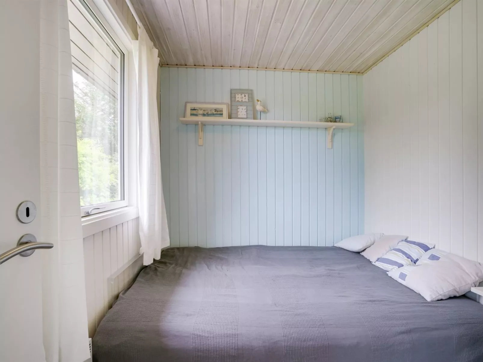 "Angantir" - 700m to the fjord-Binnen