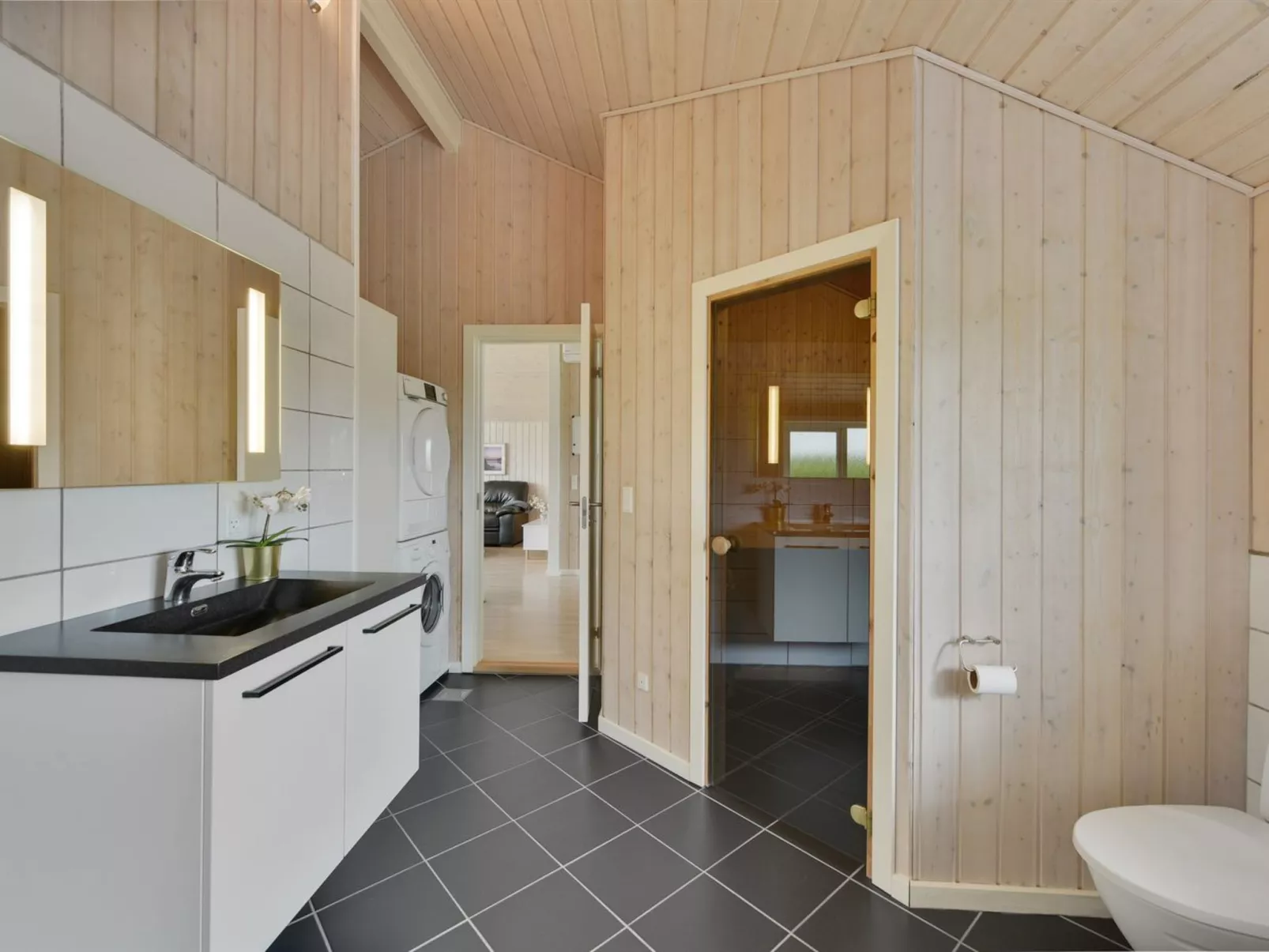 "Harth" - 700m to the fjord-Binnen