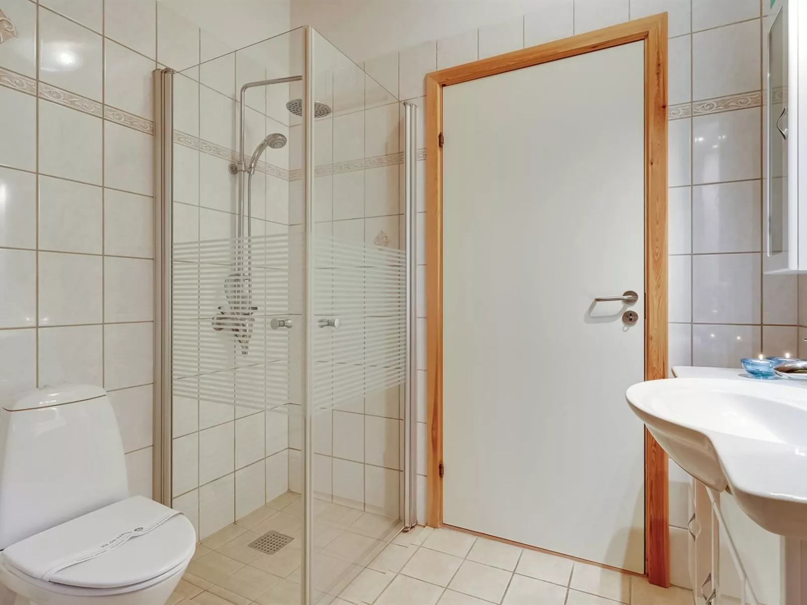 "Tayler" - 1.8km from the sea-Binnen