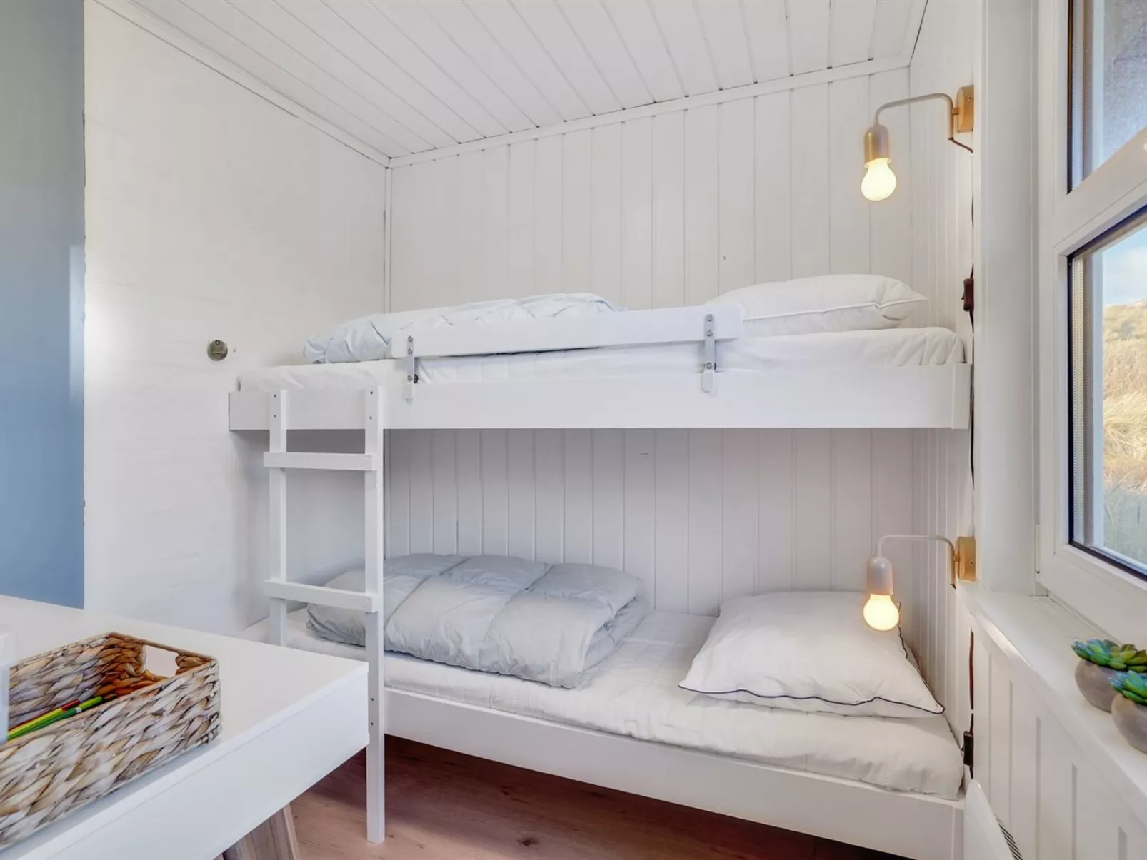 "Assa" -  from the sea-Binnen