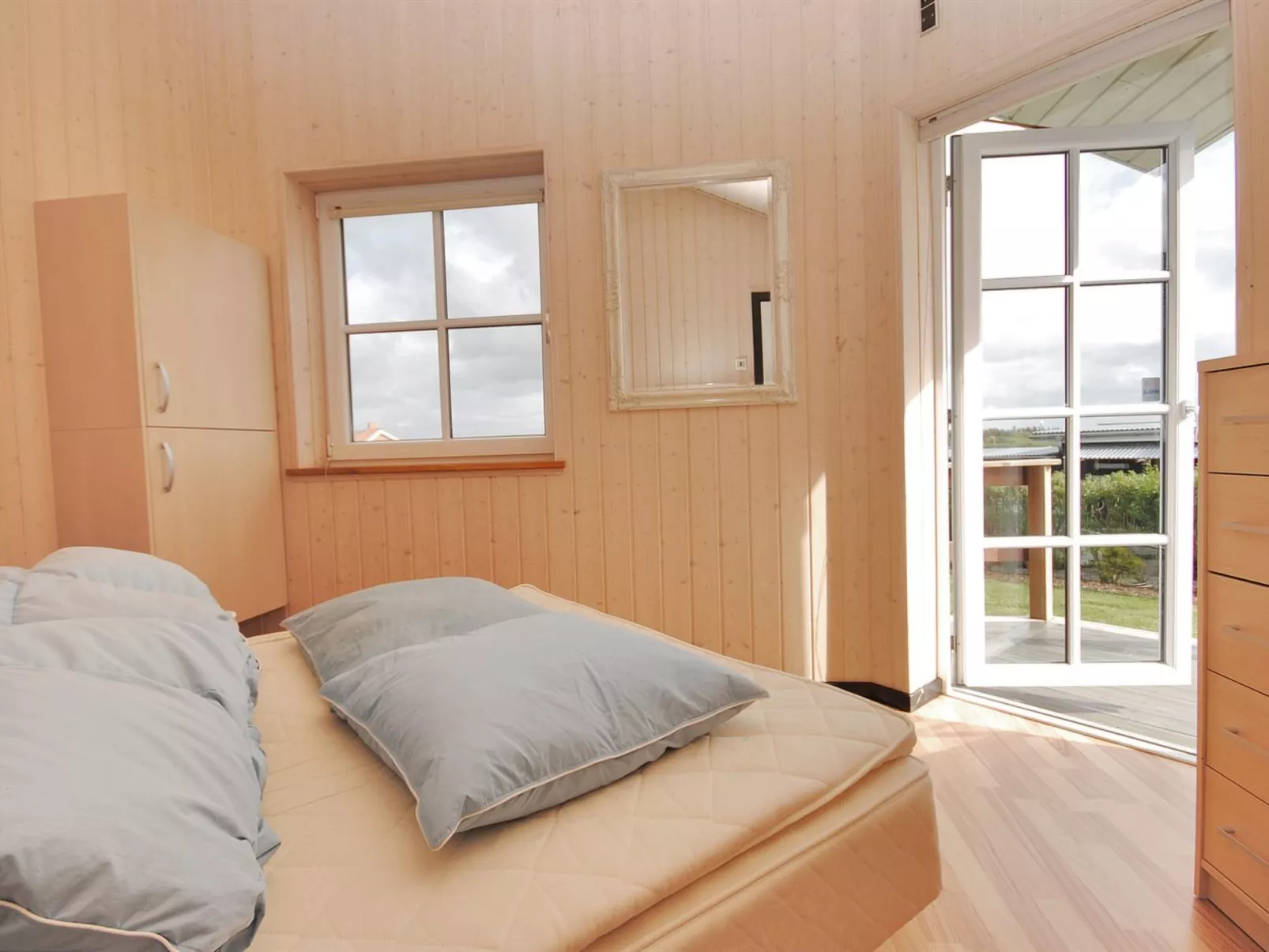 "Eberta" - 200m to the fjord-Binnen