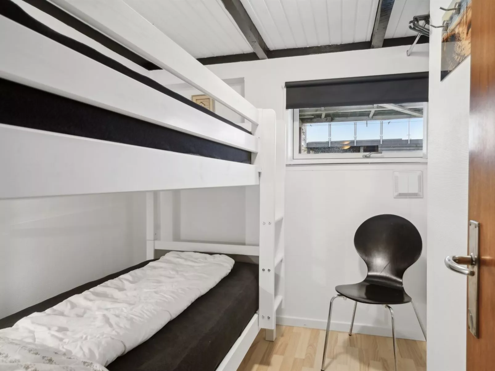 "Eldar" - 5m from the sea-Binnen