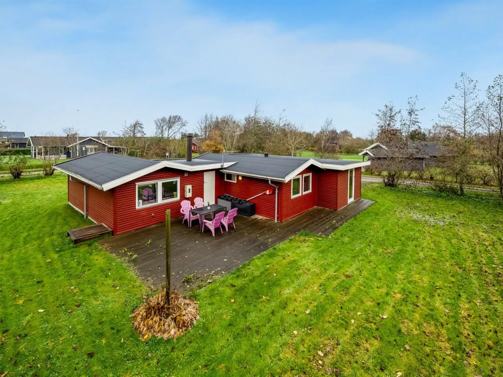 "Scarlet" - 400m to the fjord-Buiten