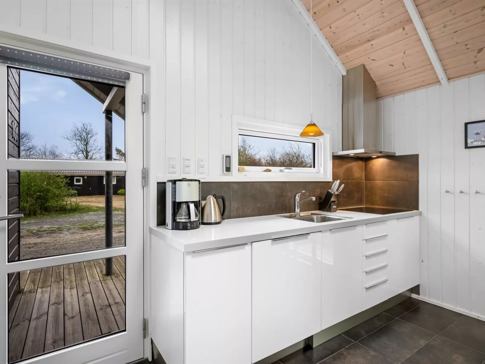 "Ketilbiorn" - 1.2km to the fjord-Binnen