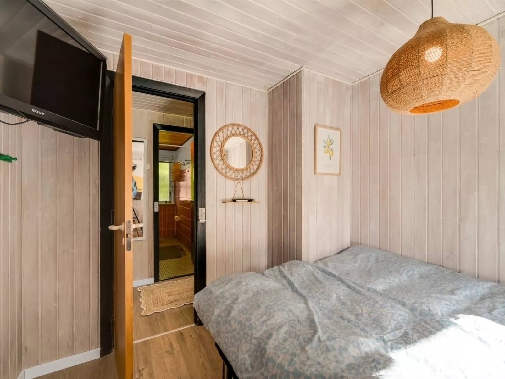 "Nelina" - 950m to the fjord-Binnen