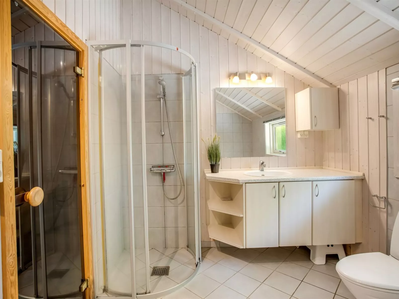 "Isving" - 1.1km to the fjord-Binnen