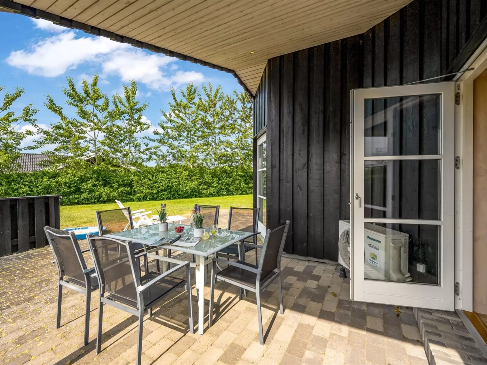 "Saara" - 700m to the fjord-Buiten