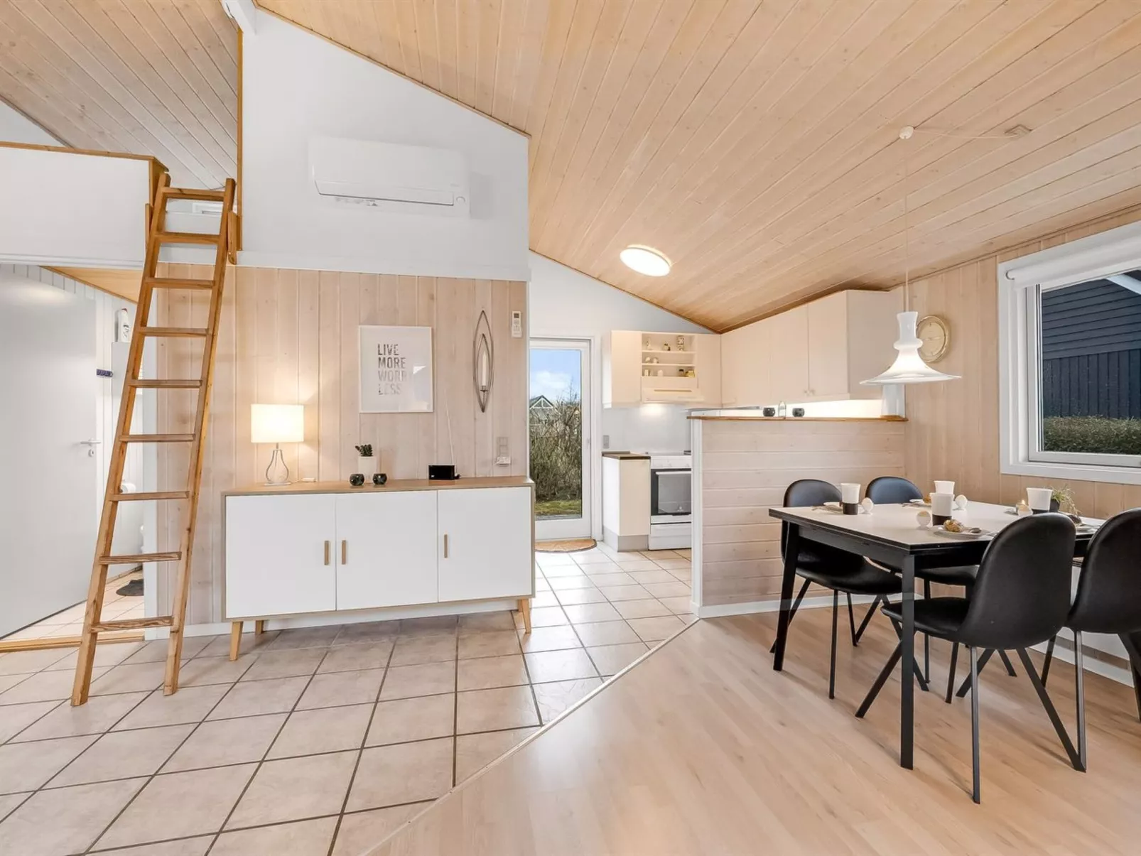 "Marten" - 1.2km to the fjord-Binnen