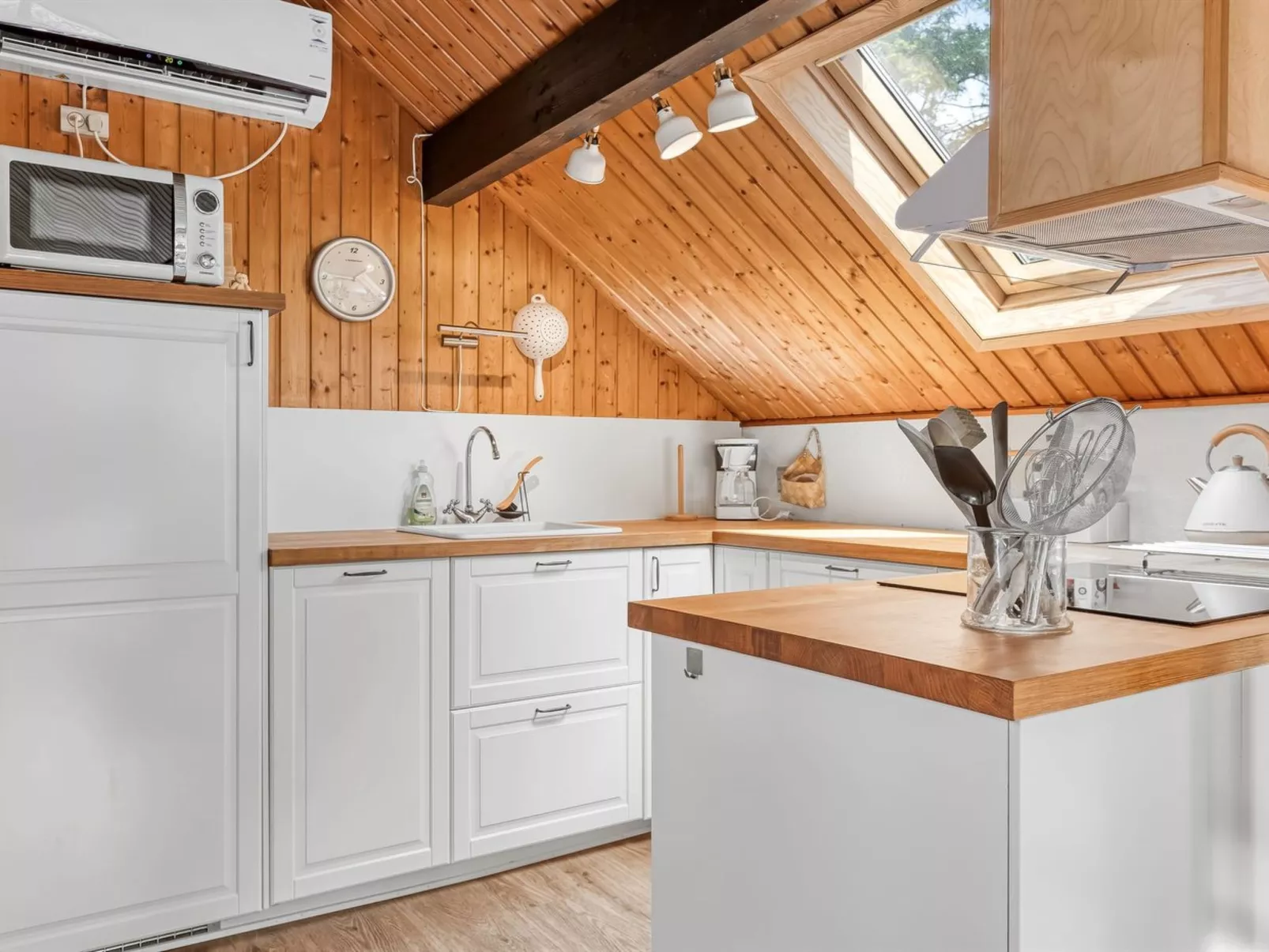 "Hilla" - 31km from the sea-Binnen