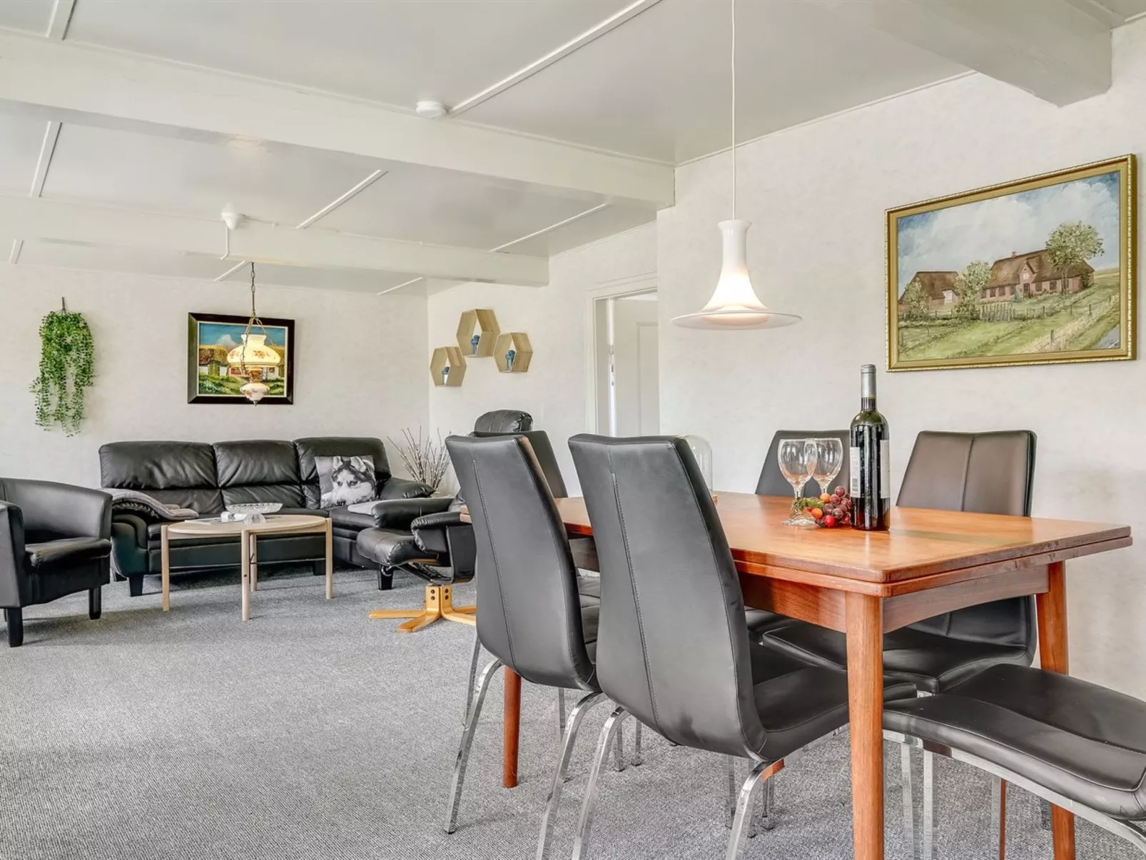 "Inda" - 10km from the sea-Binnen