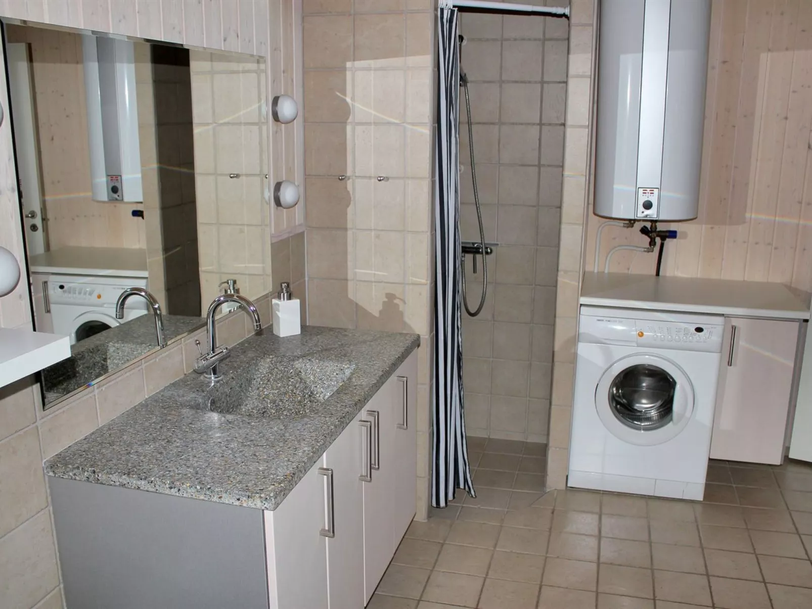 "Annick" - 300m from the sea-Binnen