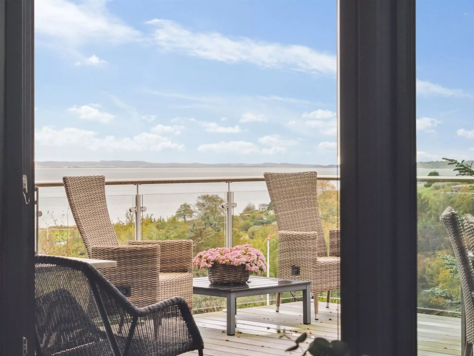 "Iarund" - 600m from the sea-Buiten