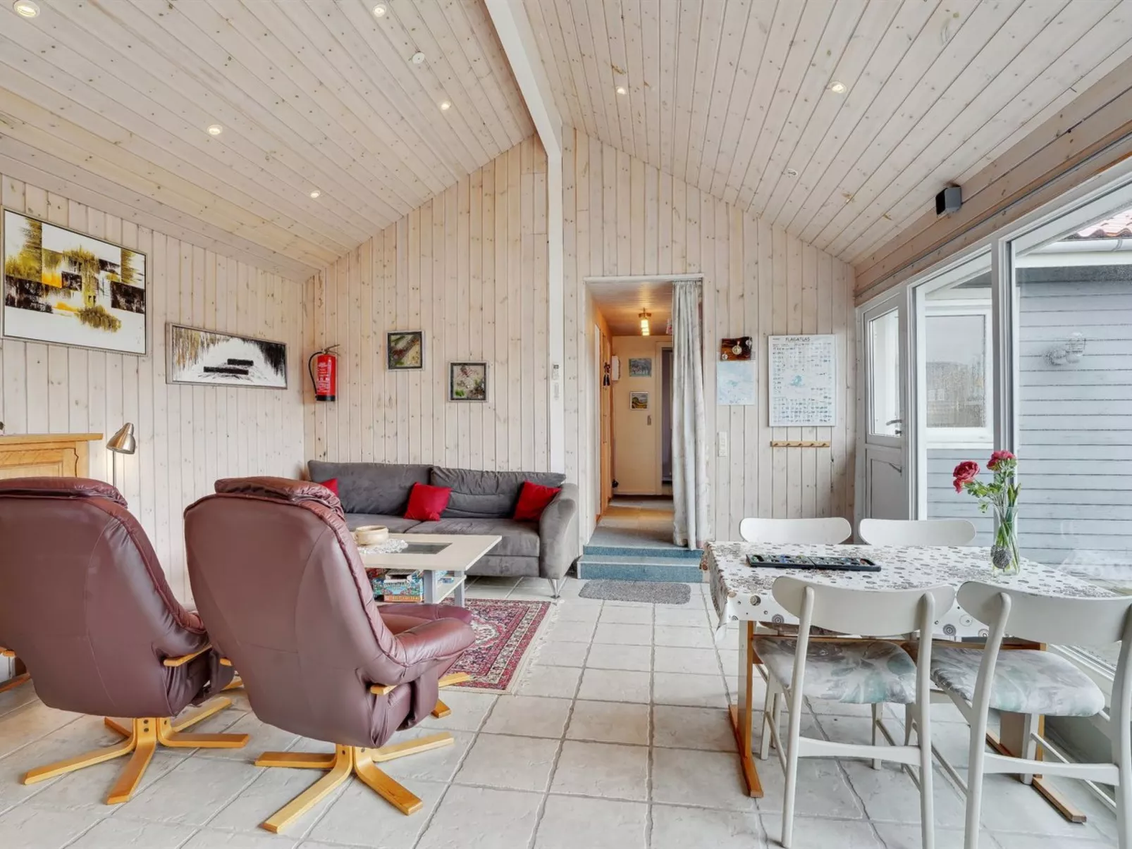 "Ormar" - 100m to the fjord-Binnen