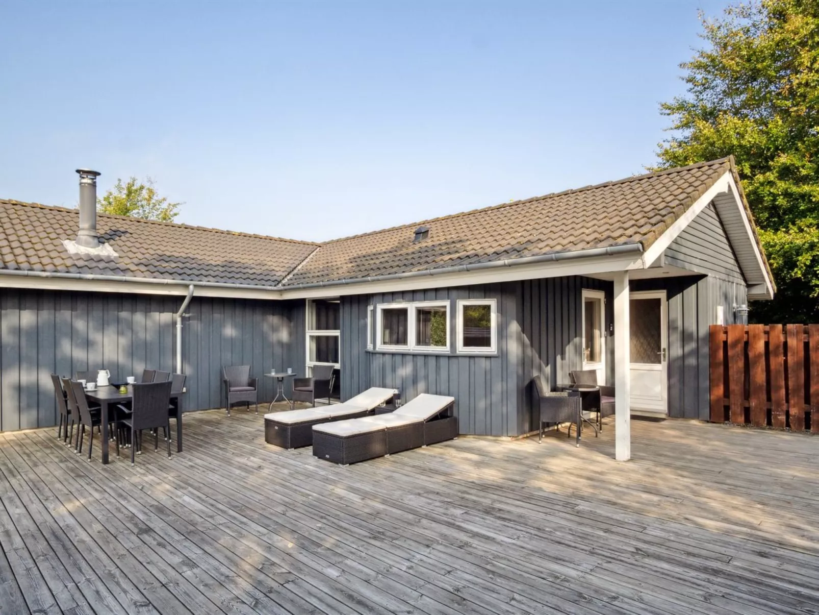 "Elif" - 30km from the sea-Buiten