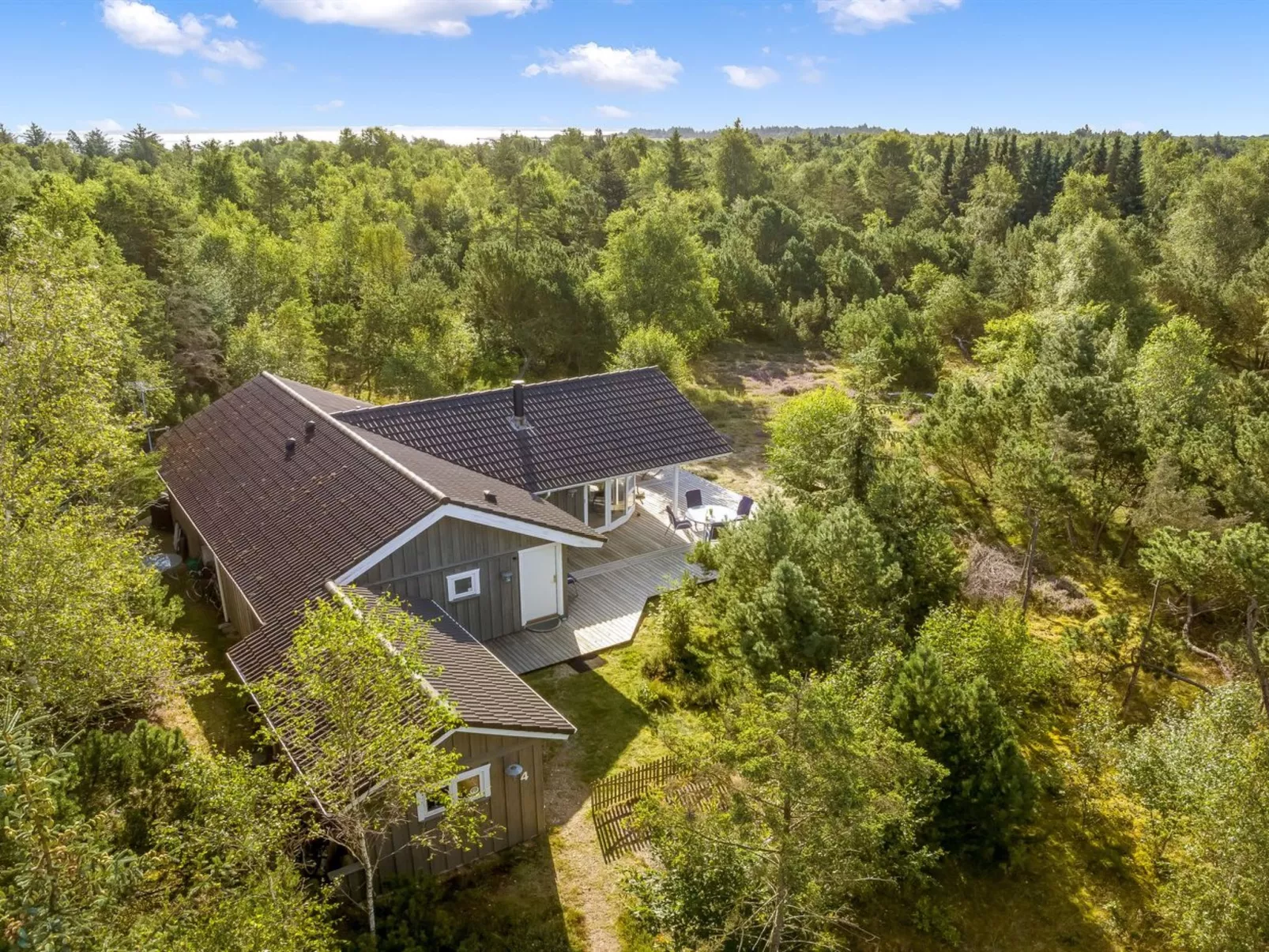 "Guri" - 600m to the fjord-Buiten