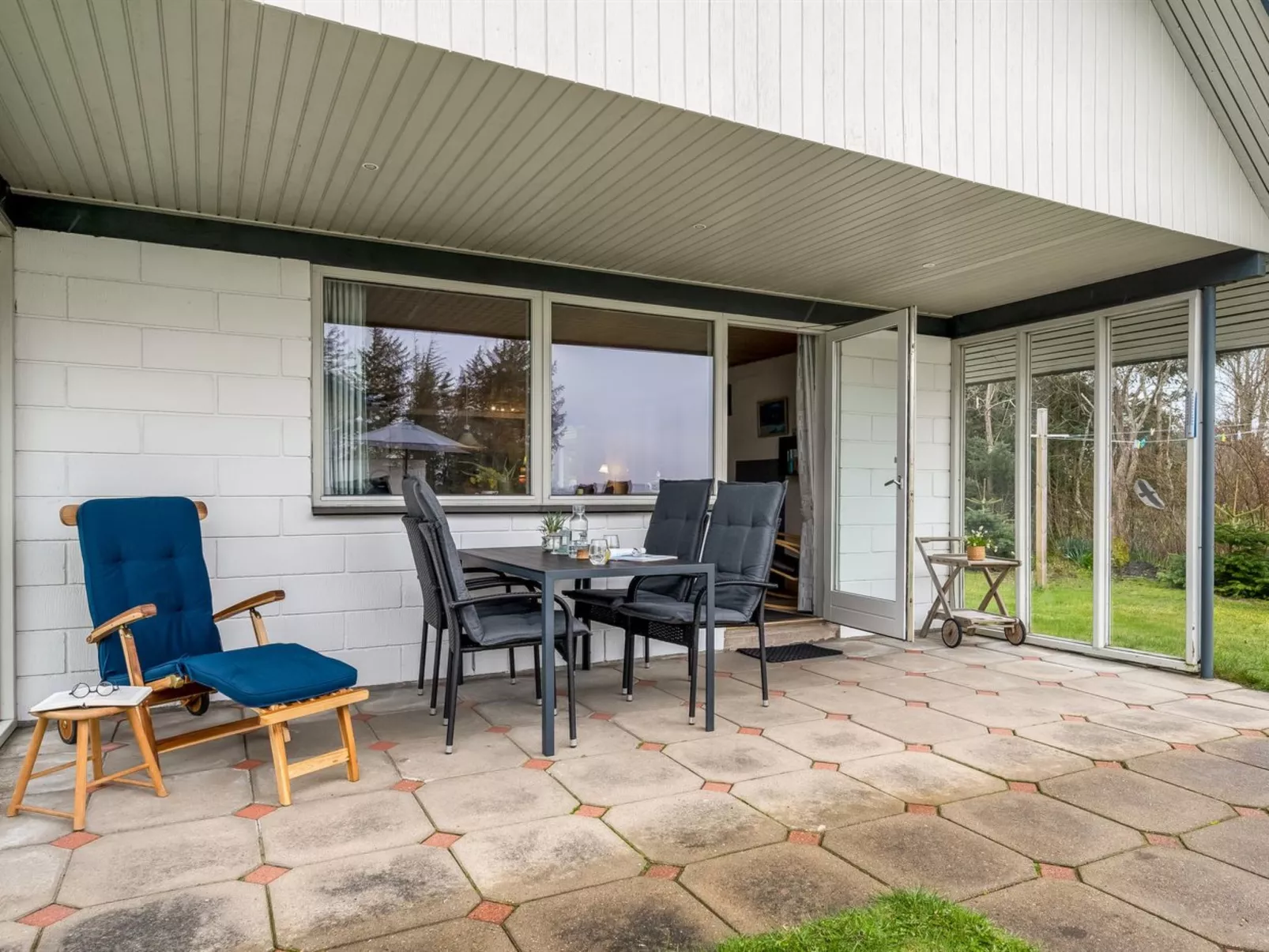 "Moreen" - 200m to the fjord-Buiten