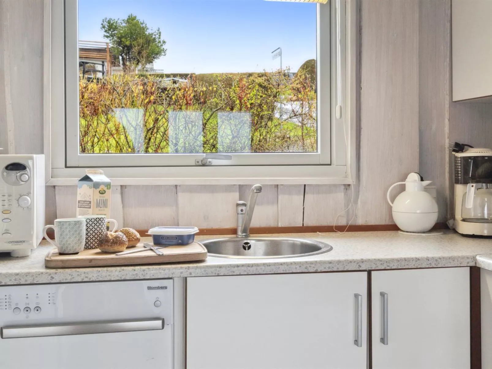 "Anu" - 400m from the sea-Binnen