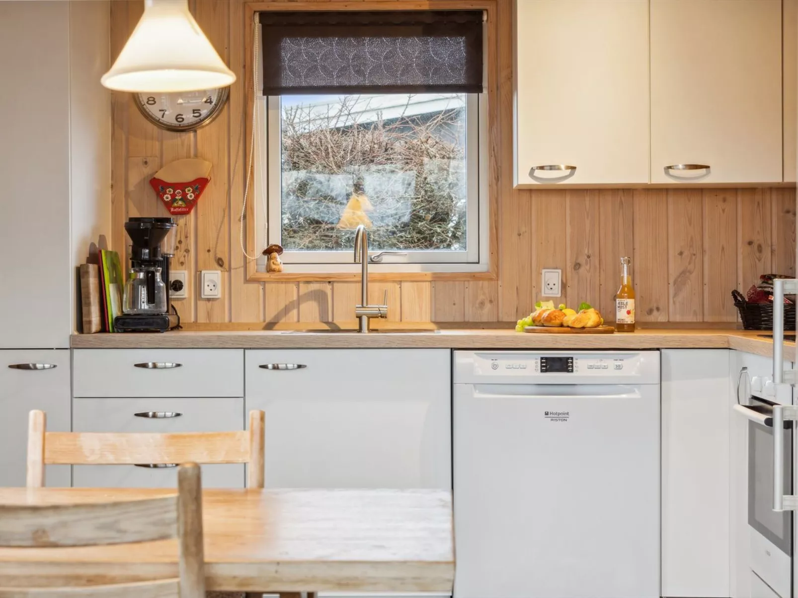 "Ritha" - 175m from the sea-Binnen