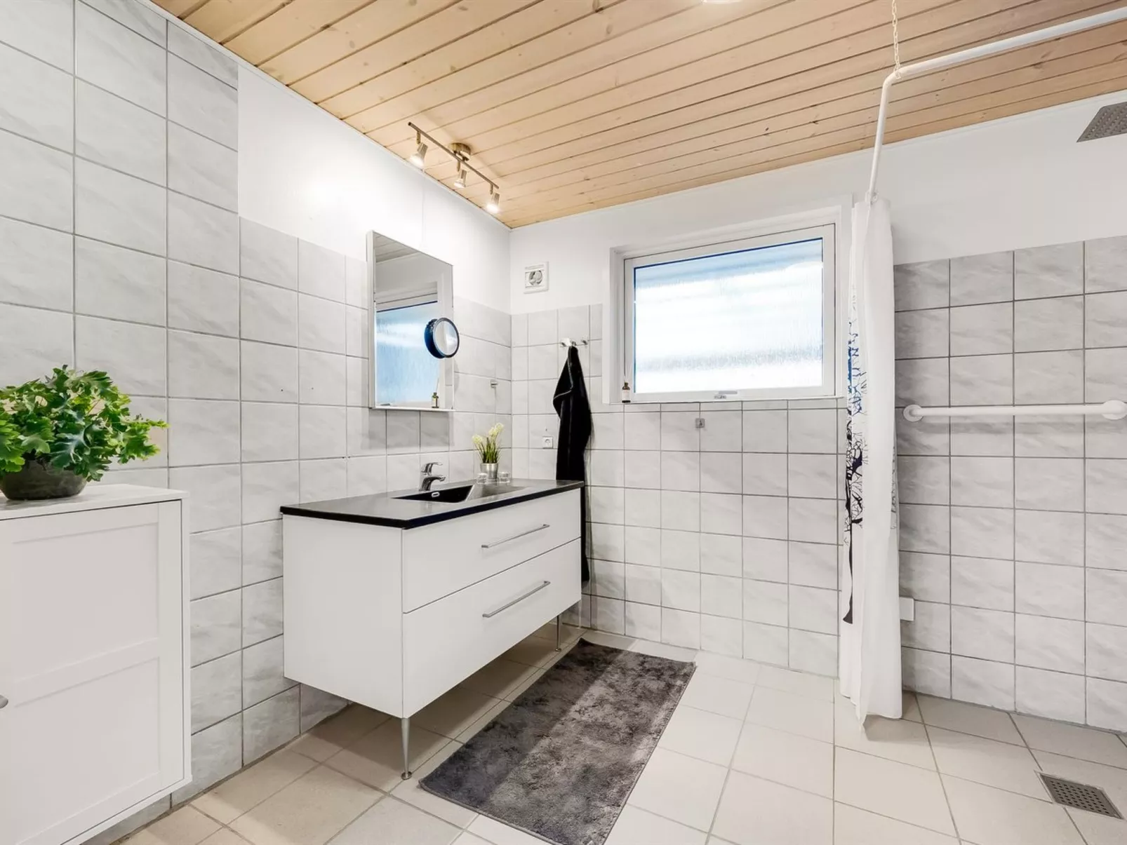 "Ensio" - 300m to the fjord-Binnen