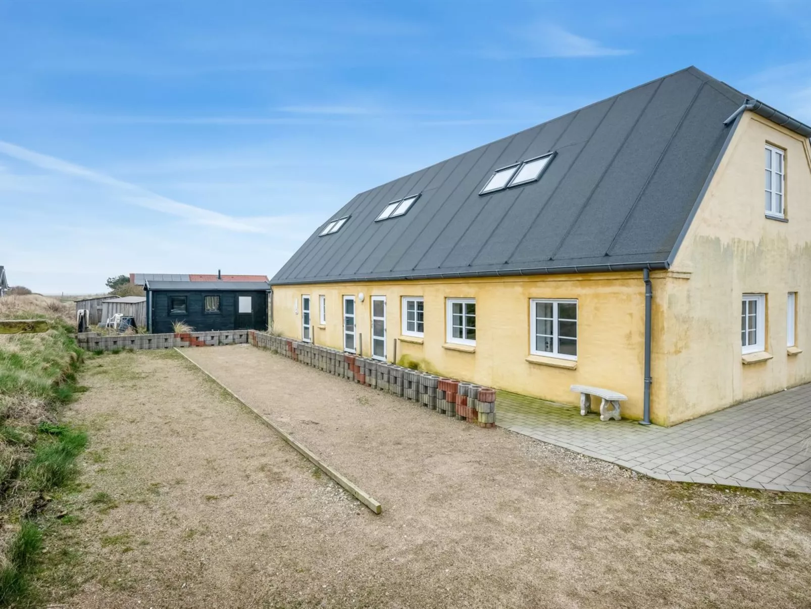 "Nafne" - 1.2km from the sea-Buiten