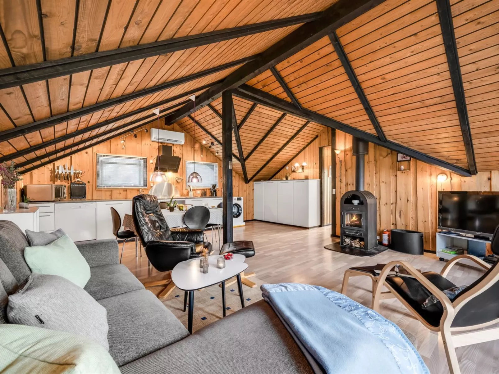 "Tjana" - 6km from the sea-Binnen