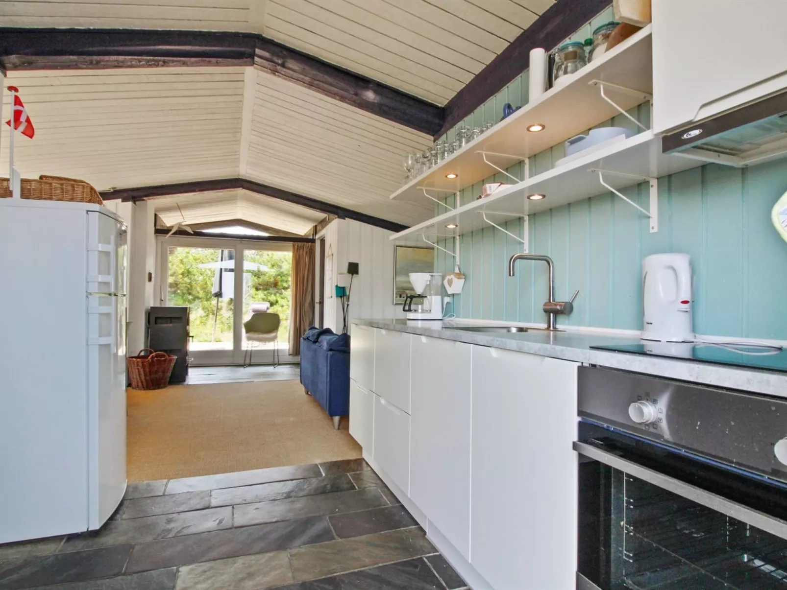 "Scarlett" - 300m from the sea-Binnen